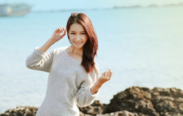 超漂亮美女海边性感美腿写真图片