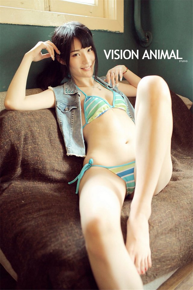 推女神清纯美女沈大宝泳衣性感写真