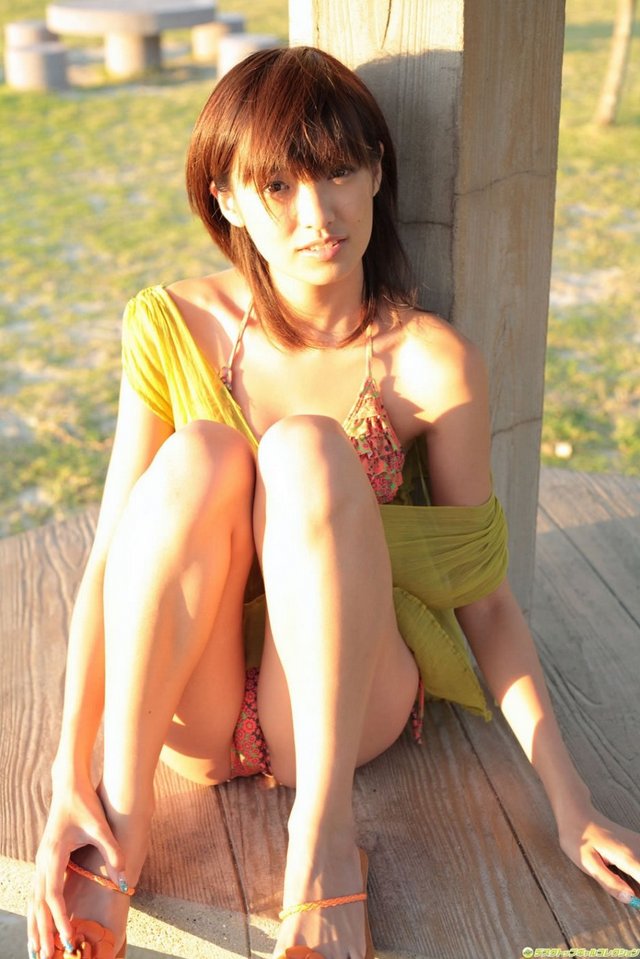 性感俏妹子南明奈花色比基尼写真