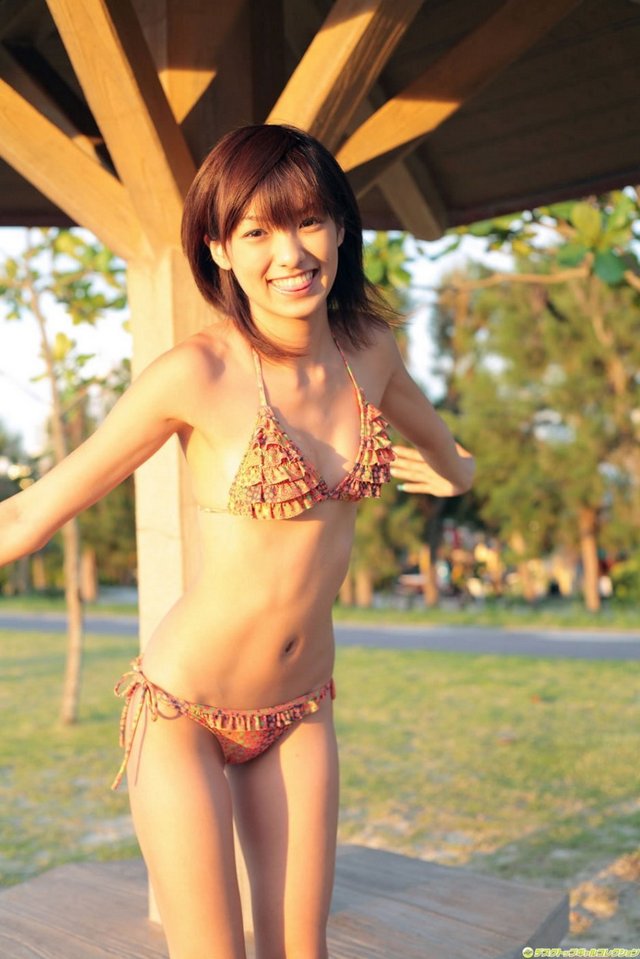 性感俏妹子南明奈花色比基尼写真